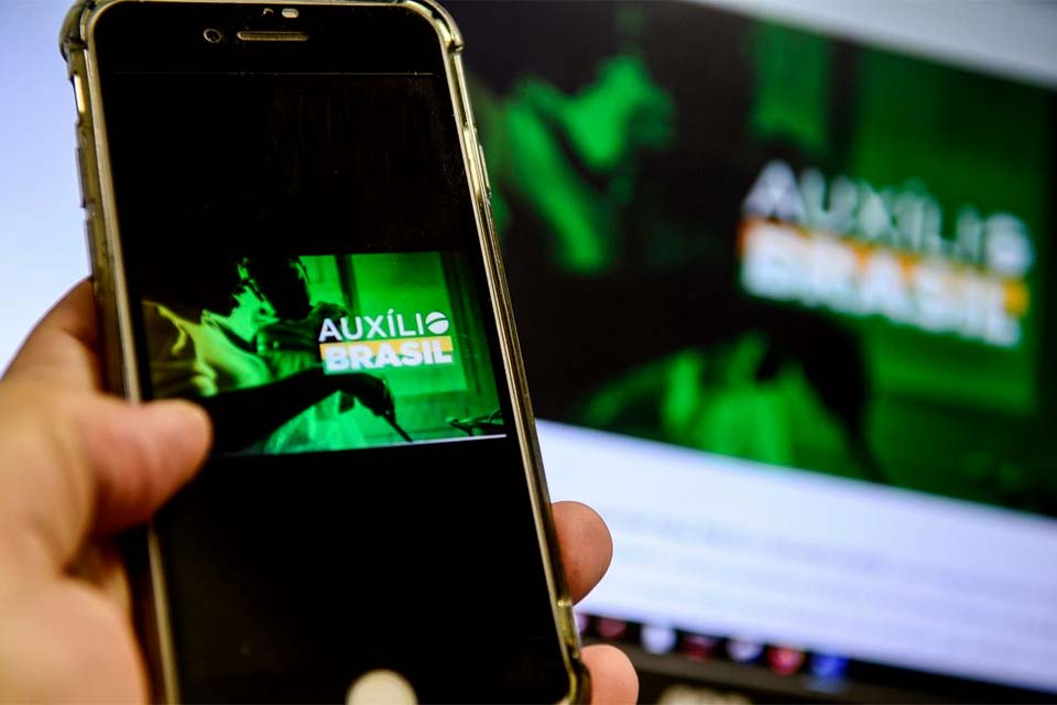 Caixa começa a pagar Auxílio Brasil com valor mínimo de R$ 400