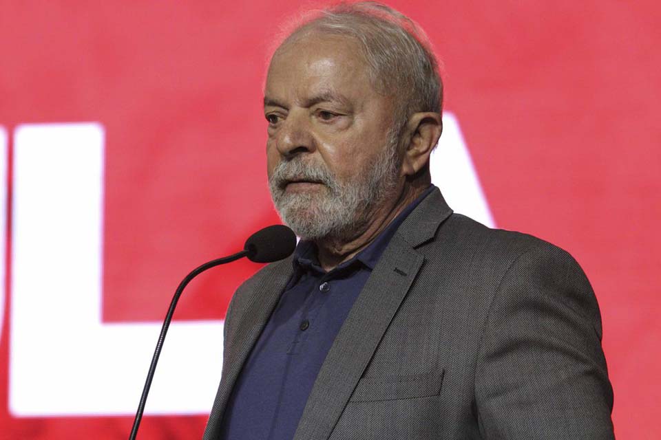 Candidato Lula defende função social de bancos públicos