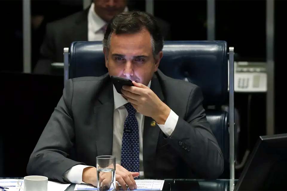 Pacheco pede lista de parlamentares monitorados pela 