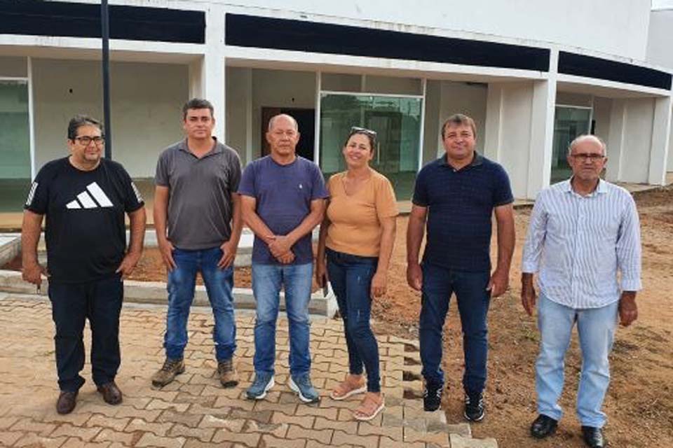 Deputado Coronel Chrisóstomo visita Cerejeiras e anuncia investimentos para saúde do município