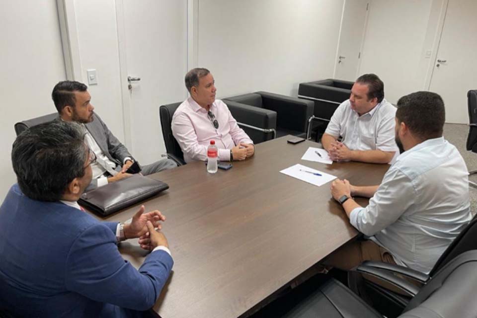 Representante do SINDAFISCO se reúne com Deputado Estadual Dr. Luis do Hospital; em pauta projetos tributários com alcance social