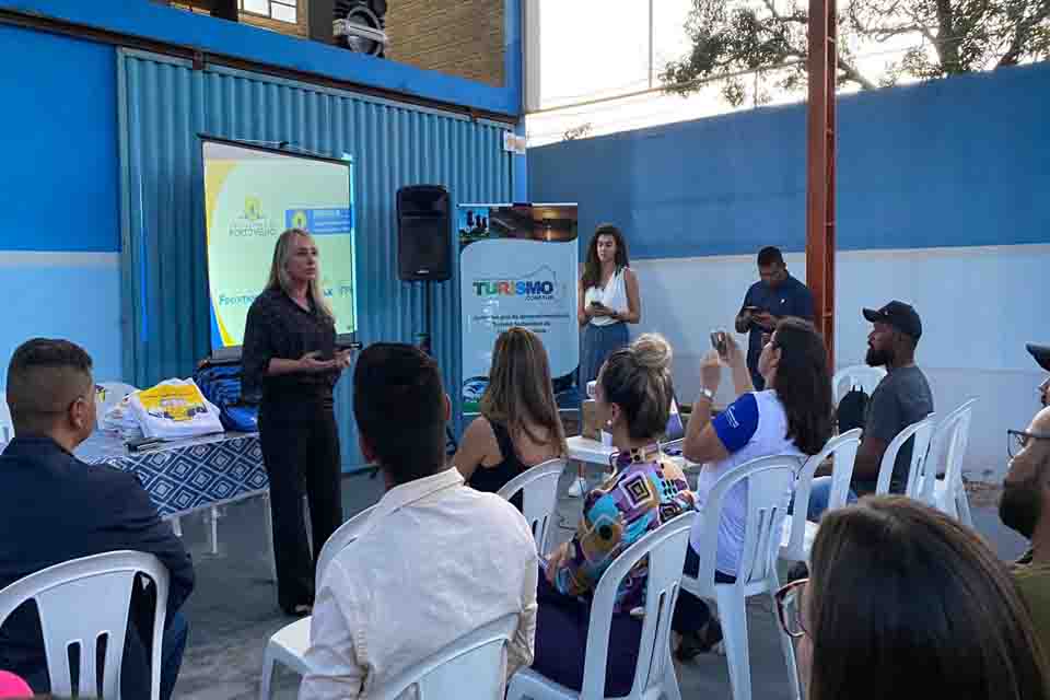 Ieda Chaves acompanha aula inaugural do curso “Condução de Pesca de Turismo” ofertado na capital