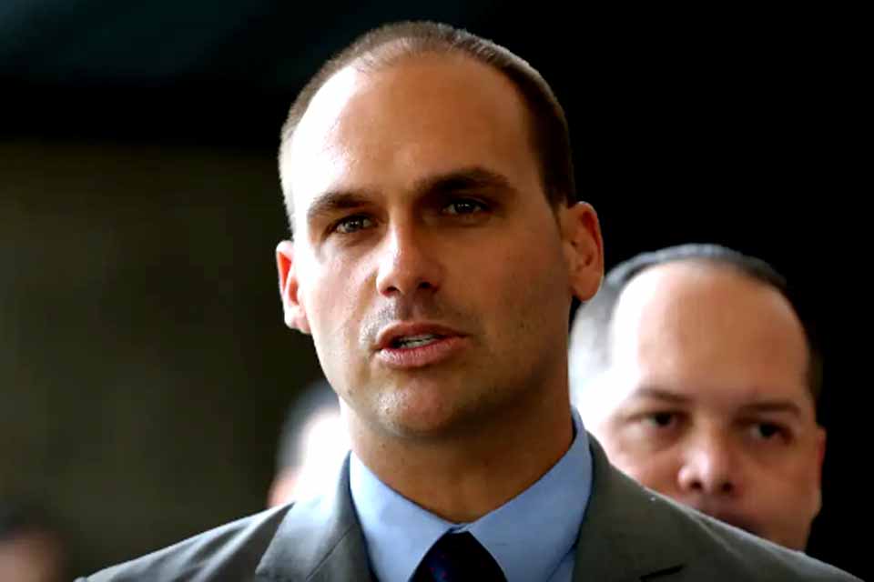 STF marca julgamento de denúncia contra Eduardo Bolsonaro por coação