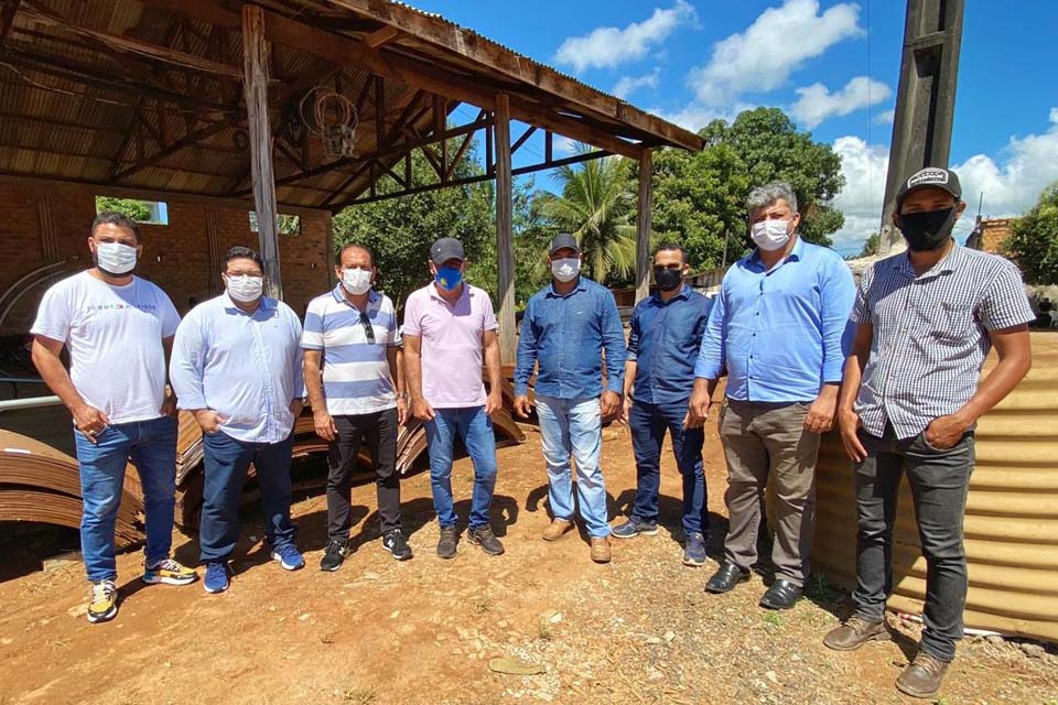 Laerte Gomes entrega tubos armcos para substituição de 17 pontes da zona rural de Ouro Preto do Oeste