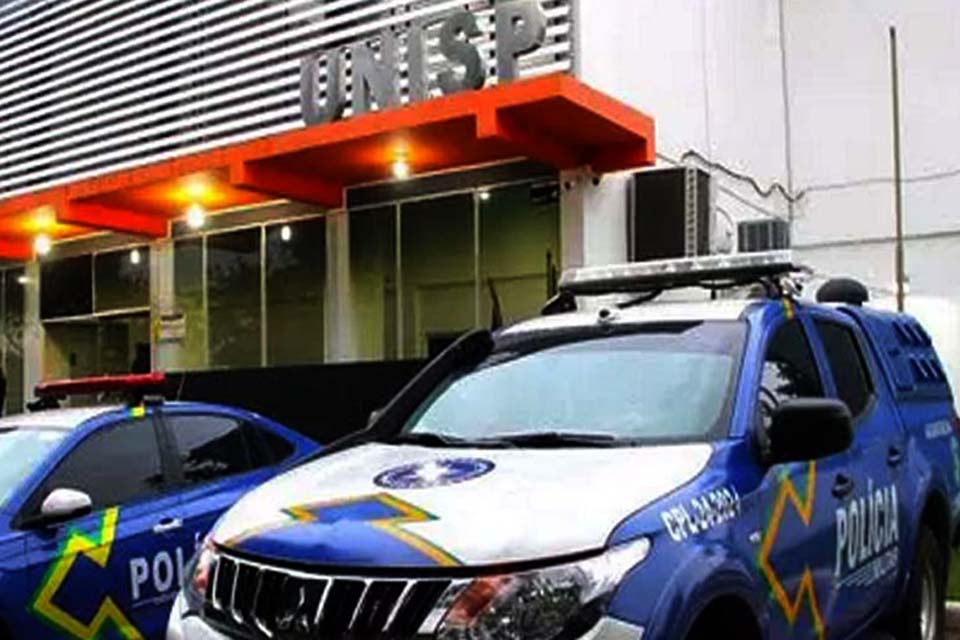 Pai aciona Polícia Militar após ser atacado por filha adolescente com faca