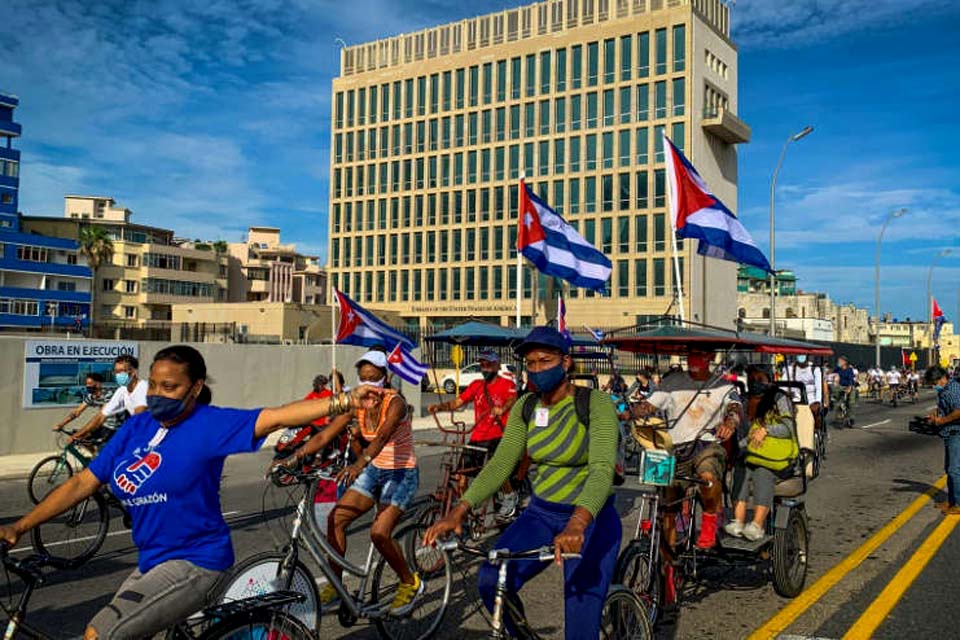 Biden assina lei de apoio a vítimas da misteriosa 'síndrome de Havana'