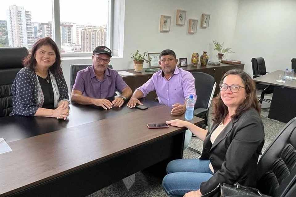 Deputada Cássia Muleta recebe prefeita e vereadores de Vale do Paraíso