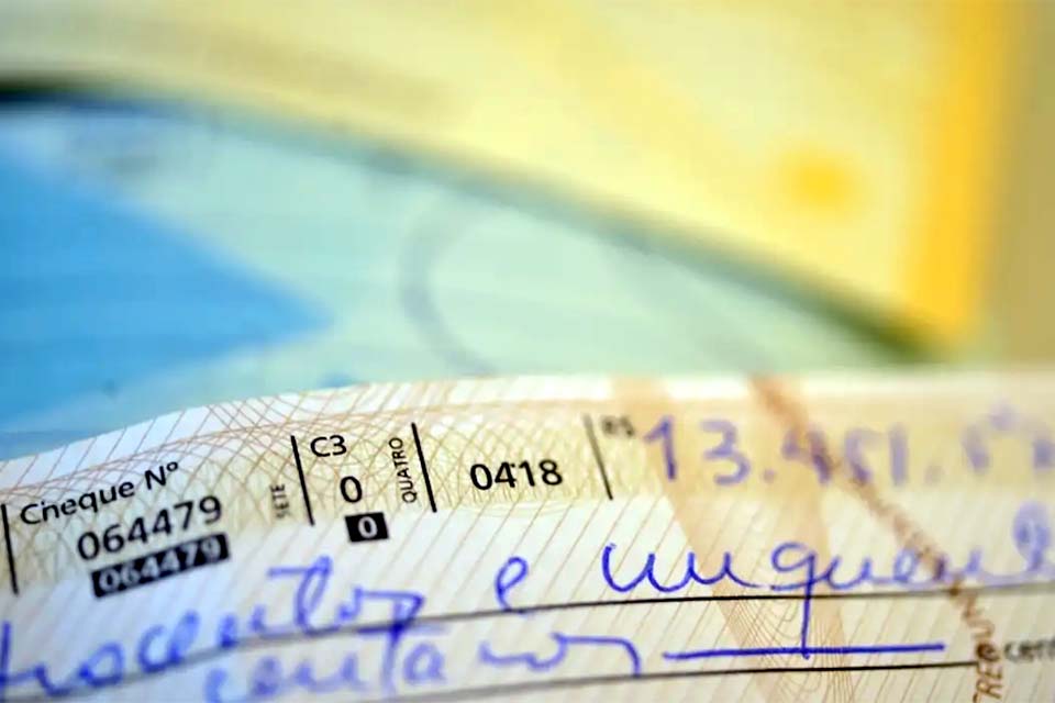 Uso de cheques no Brasil cai 95% desde 1995