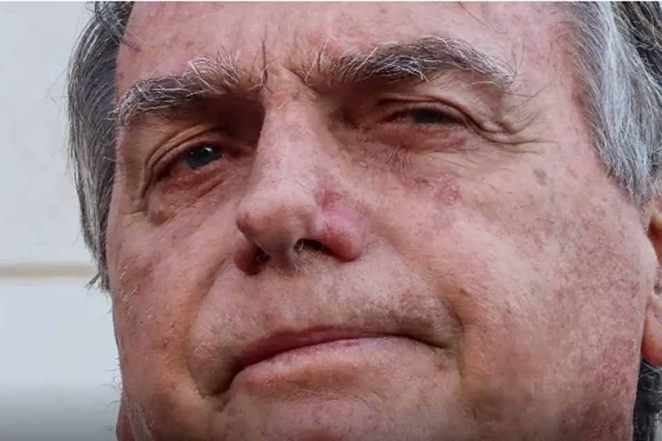 Bolsonaro é citado por Steve Bannon em arquivos do caso Epstein