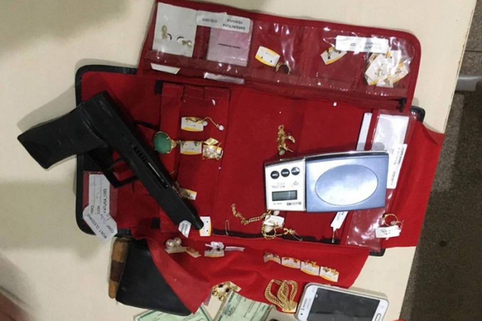 Polícia Militar recupera veículo, apreende arma e prende suspeito