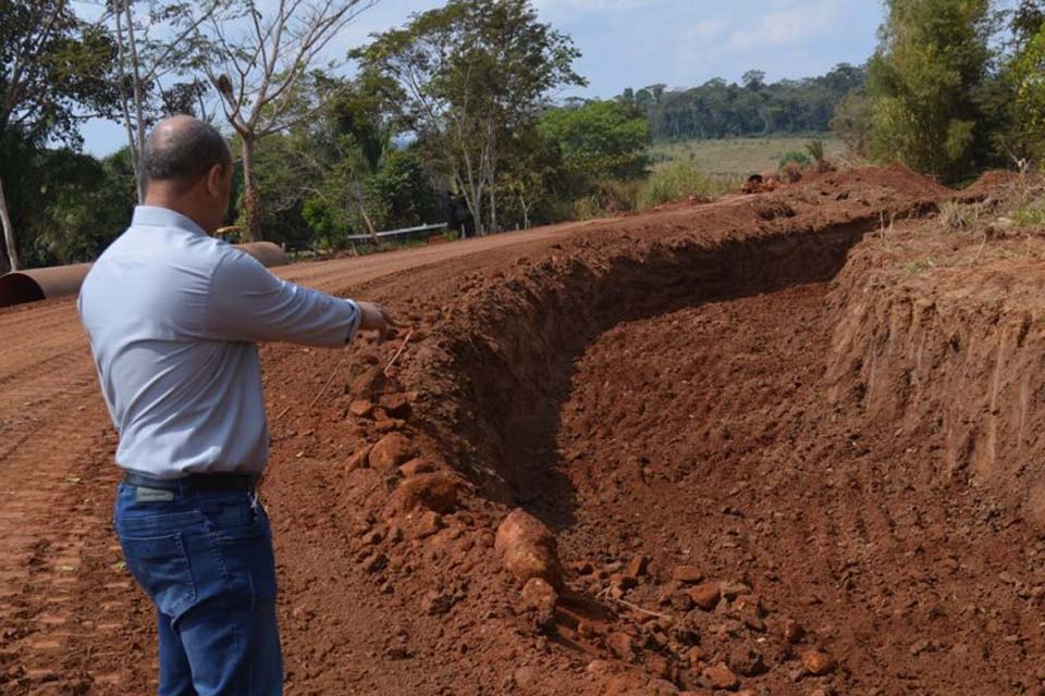Governo de Rondônia resolve problema antigo em trecho da RO-383 que liga o município ao distrito de Nova Gease 