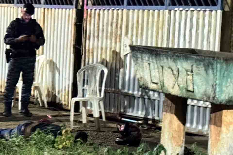 Homem é executado com vários tiros em frente a residência na  Zona Leste