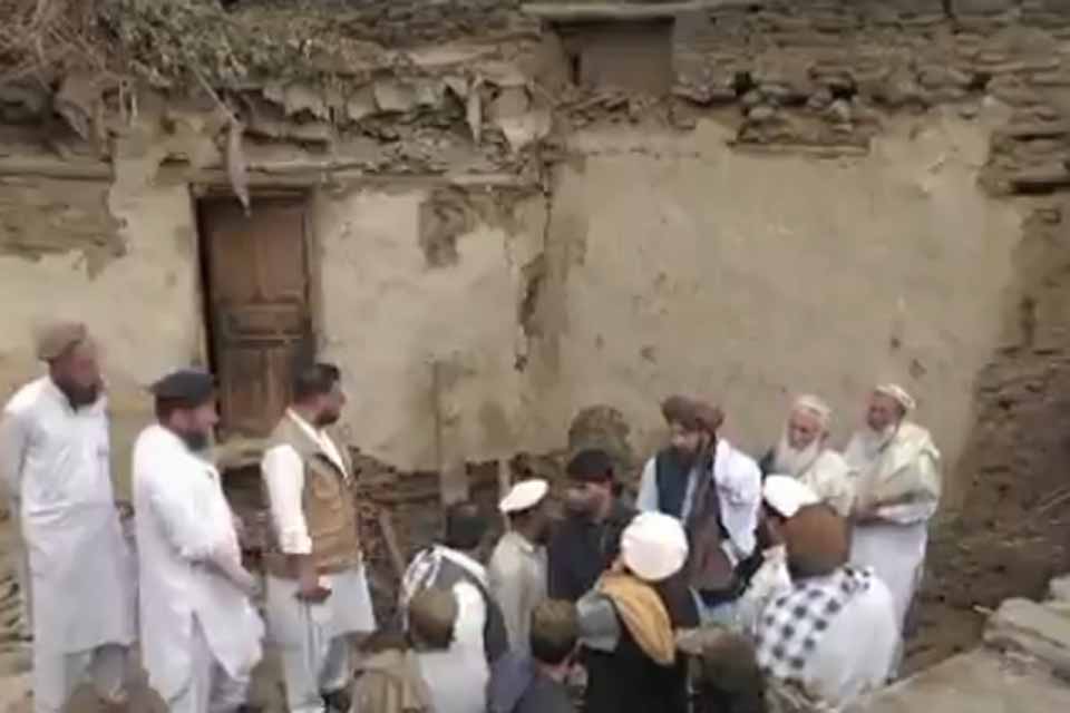 Número de mortos em terremoto no Afeganistão sobe para mais de 2,2 mil