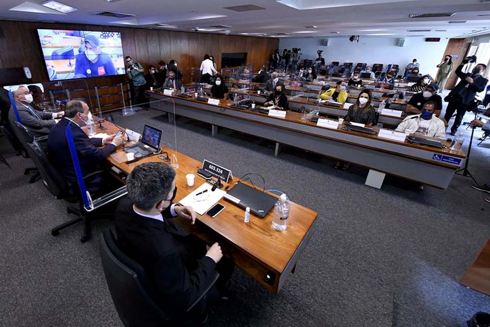 Parentes de vítimas da covid-19 fazem relatos e pedem mudanças na lei