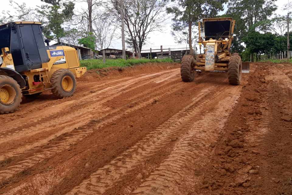 Serviços de patrolamento chegam ao Jardim Novo Estado 2