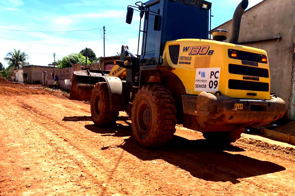 Prefeitura realiza encascalhamento de ruas no bairro Jardim Santana
