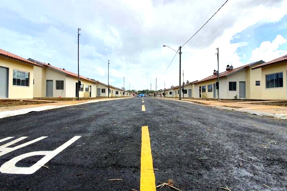 Prefeitura, Caixa e construtora realizam atendimentos no residencial Maria Moura