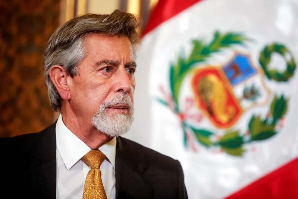 Novo presidente do Peru anuncia reforma da polícia após morte de manifestantes