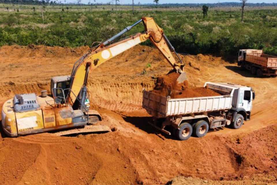 Linha 35 recebe melhorias em 47 km com parceria entre governo e Prefeitura de Candeias do Jamari