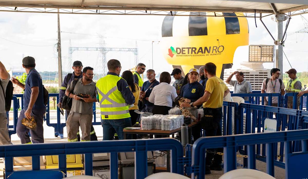 Direção defensiva é tema de palestra para cerca de mil colaboradores da Santo Antônio Energia
