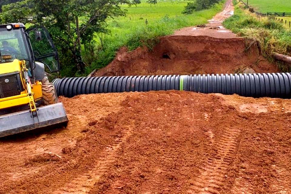 Secretaria de Obras recupera ponte no Travessão da linha 176 