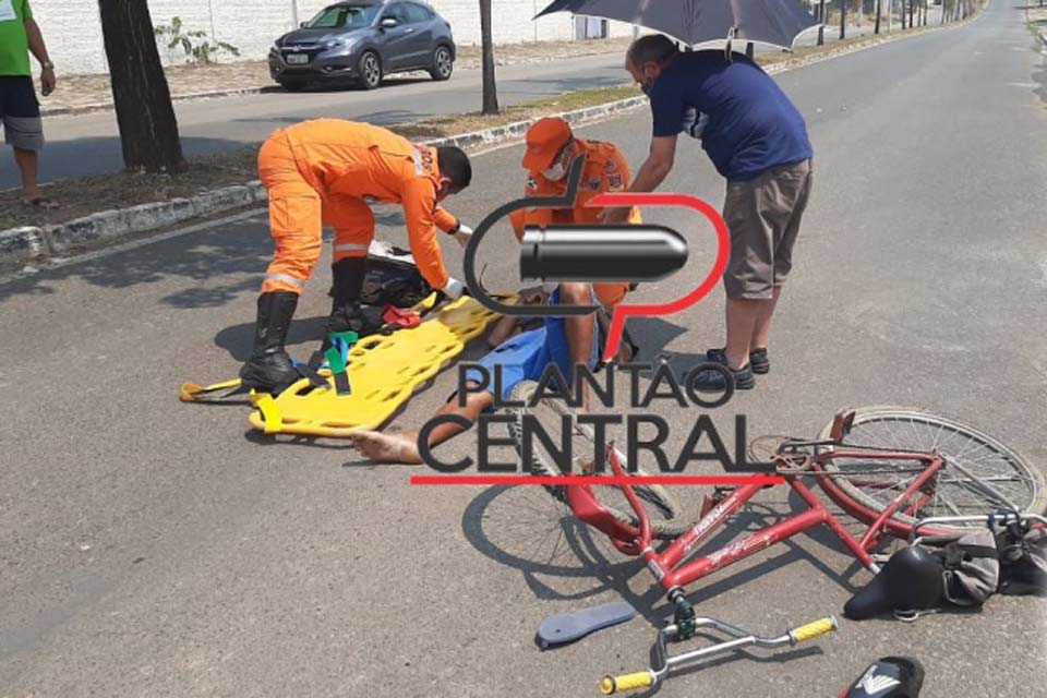 Motociclista atropela ciclista e foge do local deixando vítima desacordada