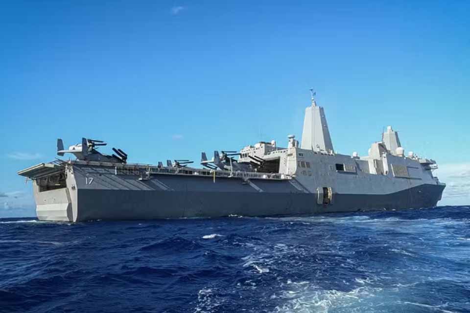 Marinha dos EUA destrói nova embarcação no Caribe e deixa três mortos