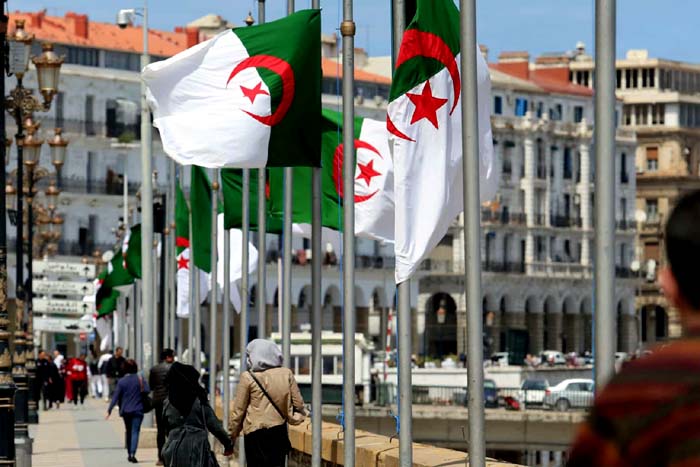 Empresários são detidos em caso de tráfico de influência na Argélia