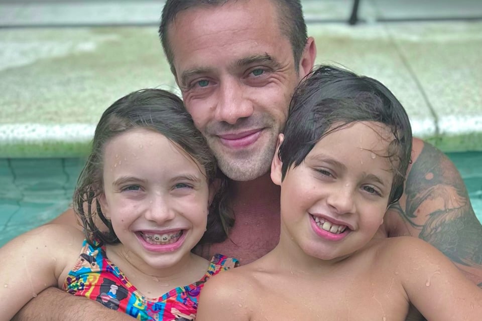 “Eu escolho presença”: Rafael Cardoso reaparece com filhos e fala sobre recomeço