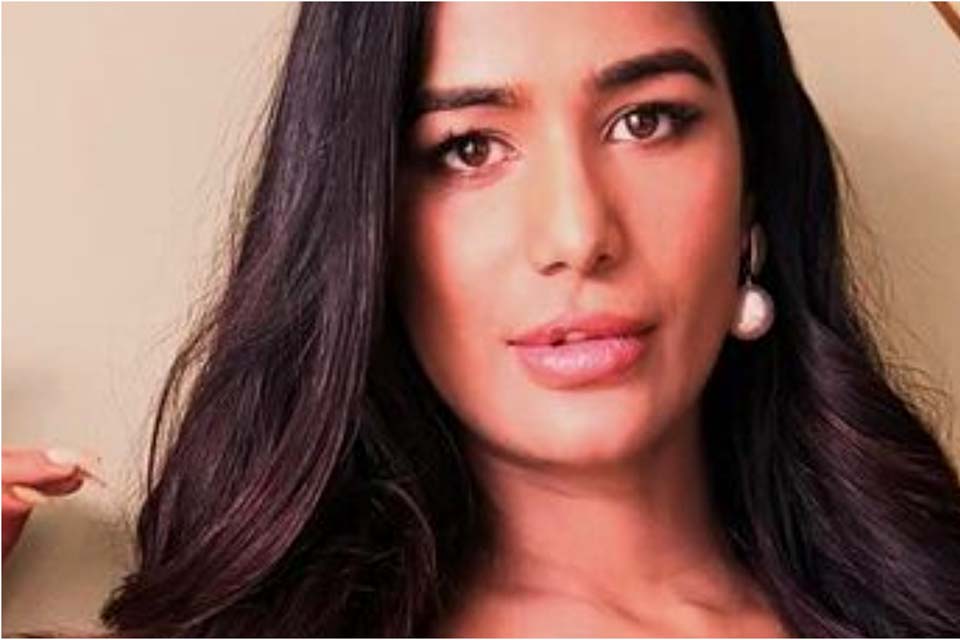 Atriz indiana Poonam Pandey morre aos 32 anos vítima de câncer cervical