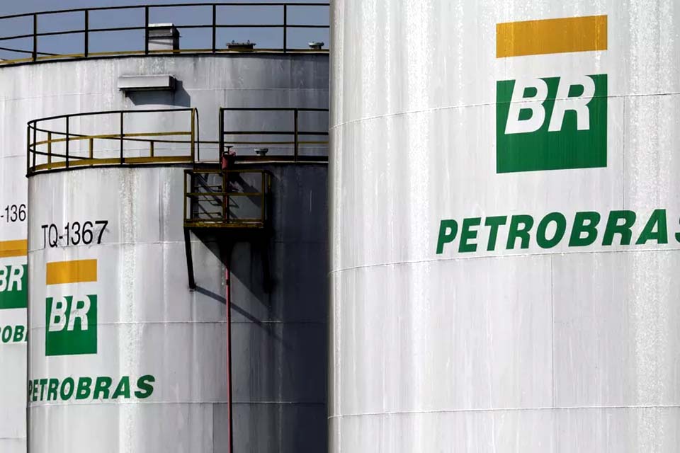 Petrobras reduzirá em 3% preço médio da gasolina e do diesel nas refinarias
