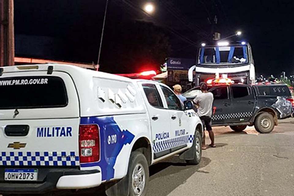 Mulher é alvejada a tiros com bebê no colo em Ji-Paraná