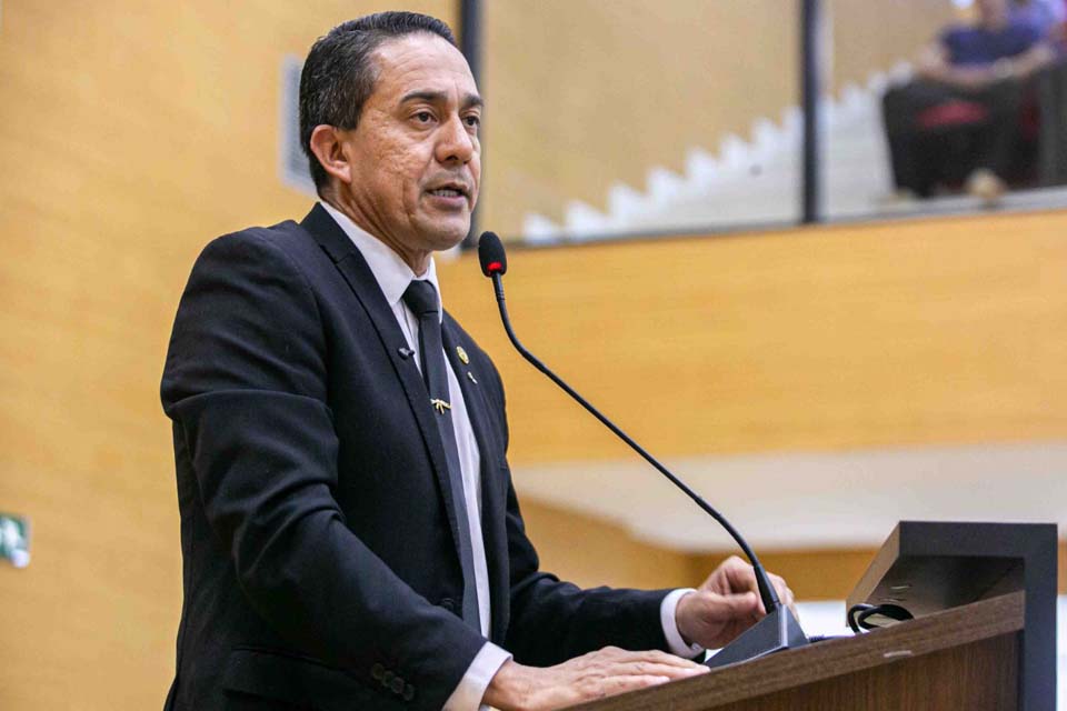 Eyder Brasil defende poder de decisão popular em audiência sobre emancipação de distritos