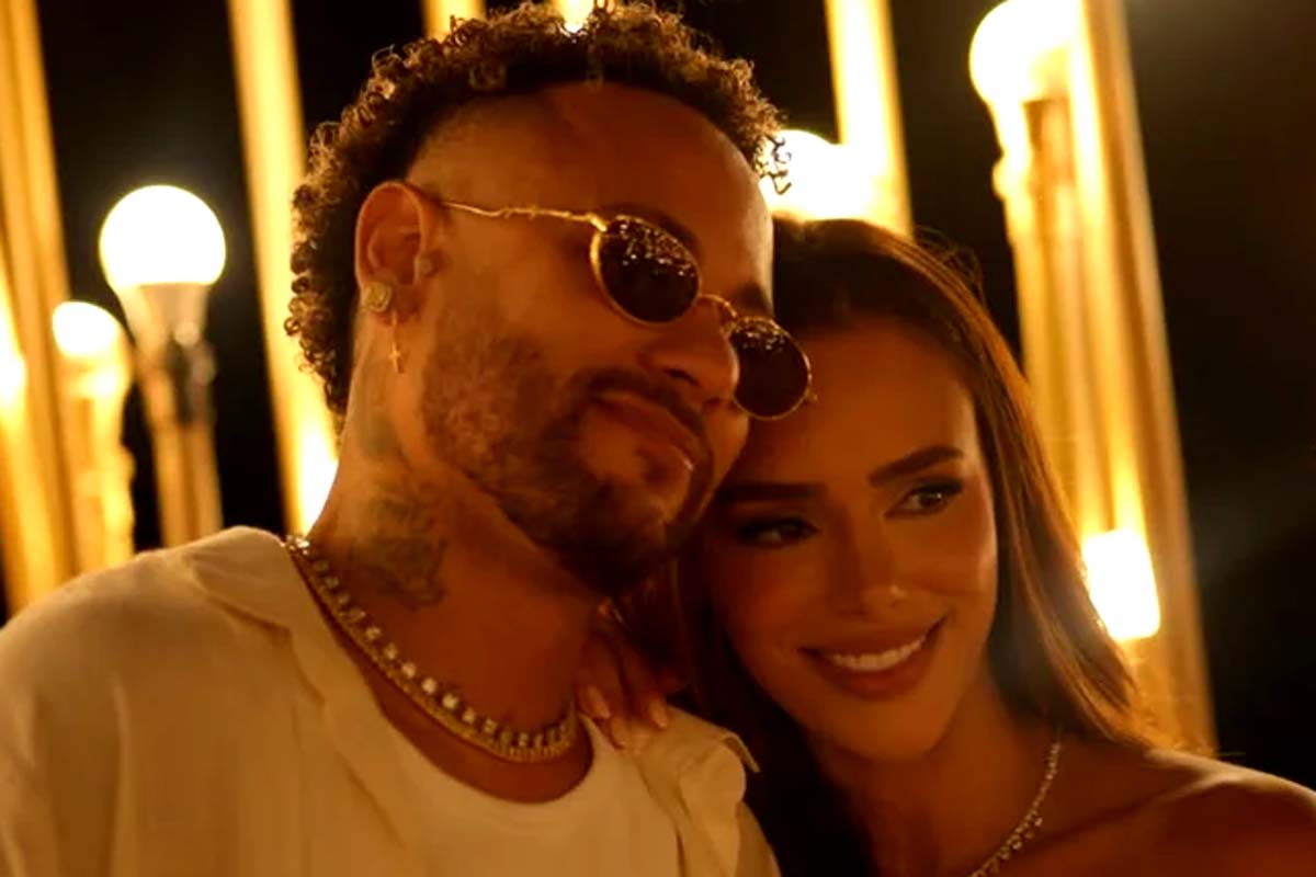 Bruna Biancardi faz aniversário e ganha homenagem de Neymar: 