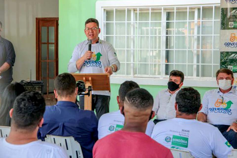 Governo de Rondônia assina ordem de serviço para execução do projeto “Governo no Campo”, em Candeias do Jamari