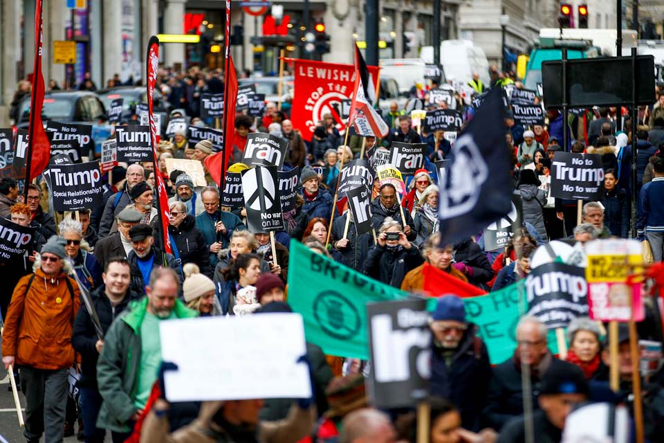 Autoridades usam balas reais contra manifestantes