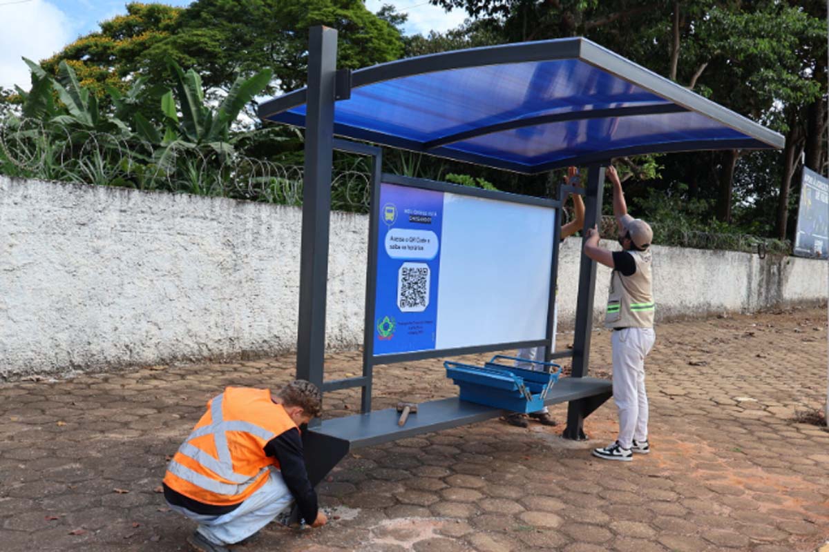 Prefeitura de Vilhena inicia instalação de novos abrigos nos pontos de ônibus