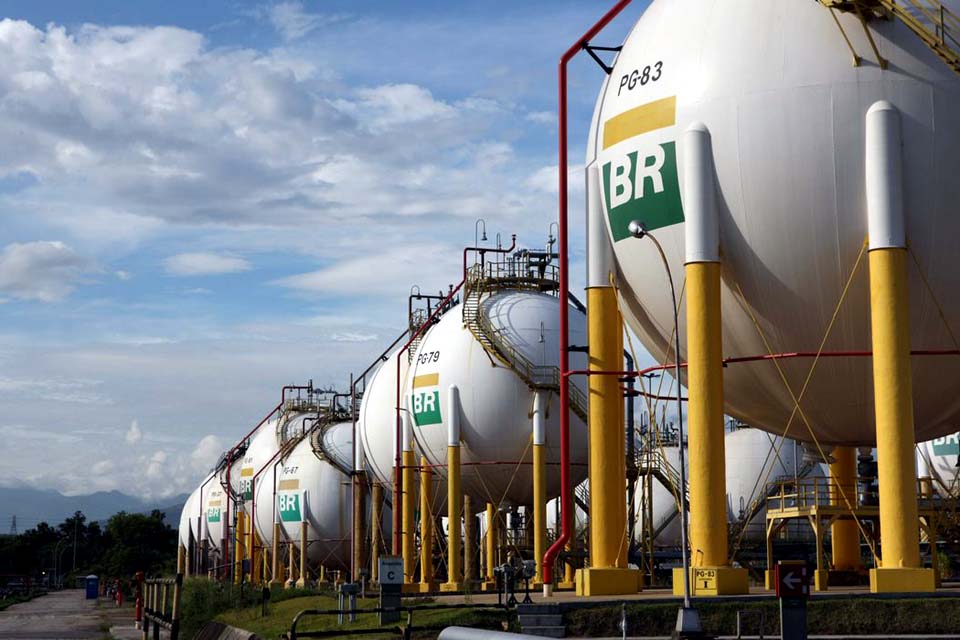 Petrobras aumenta preços da gasolina e do diesel nas refinarias
