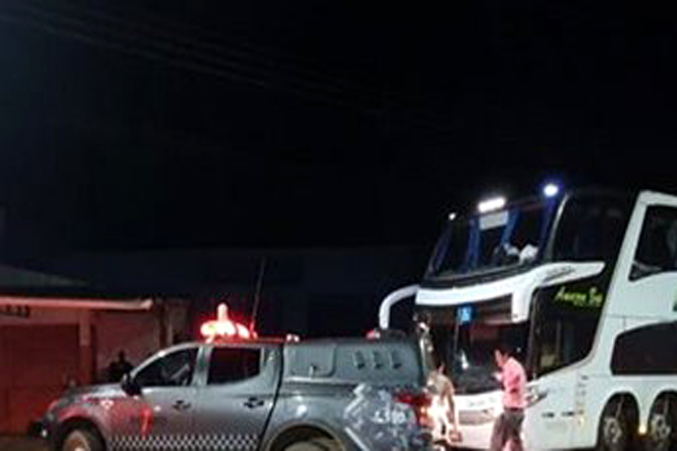 Mulher é presa na rodoviária ao descer do ônibus com droga na mochila