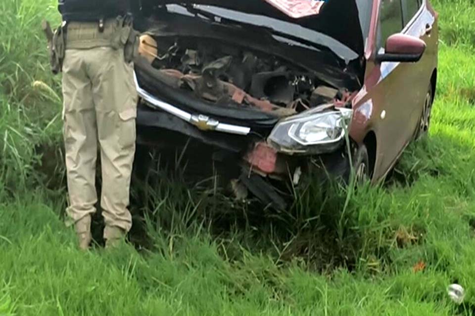 Motorista é encontrado desacordado após colisão entre veículos BR-364 