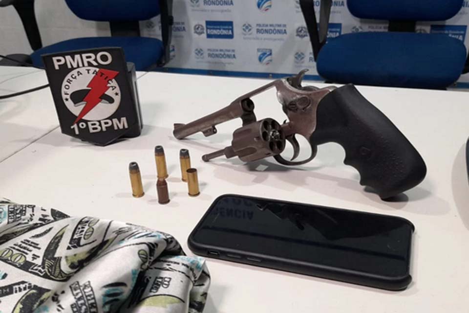 Polícia prende dupla com arma de fogo no centro de Porto Velho