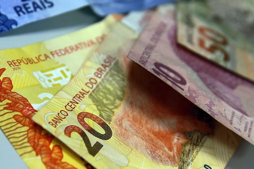 Taxa de juros para pessoa física cai 46,1%, diz Banco Central