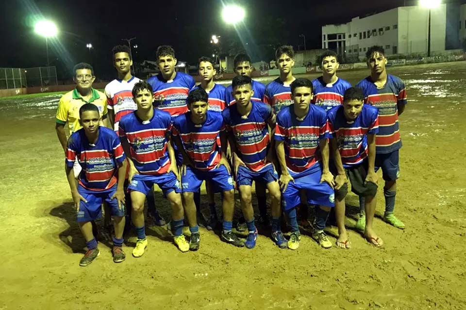 Torcedores do Flu e do Vas fazem jogo para arrecadar dinheiro para escolinha de futebol em Porto Velho