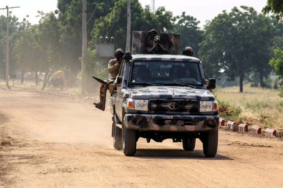 Extremistas sequestram 20 crianças e matam dois homens na Nigéria