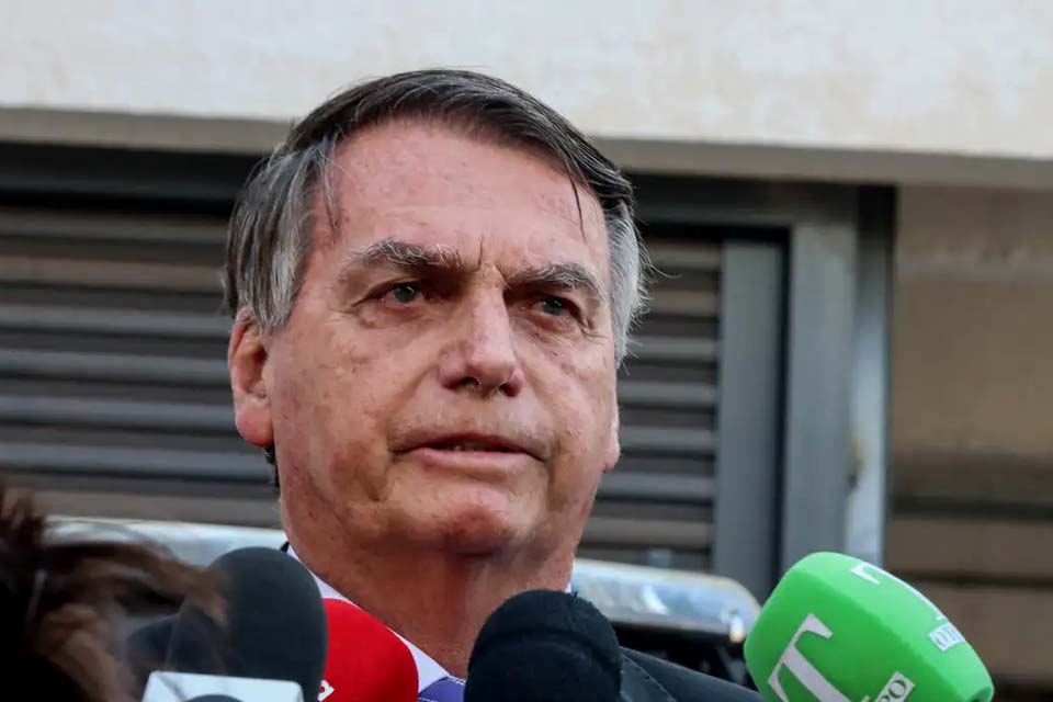 TSE multa Bolsonaro em R$ 15 mil por notícias falsas contra Lula 