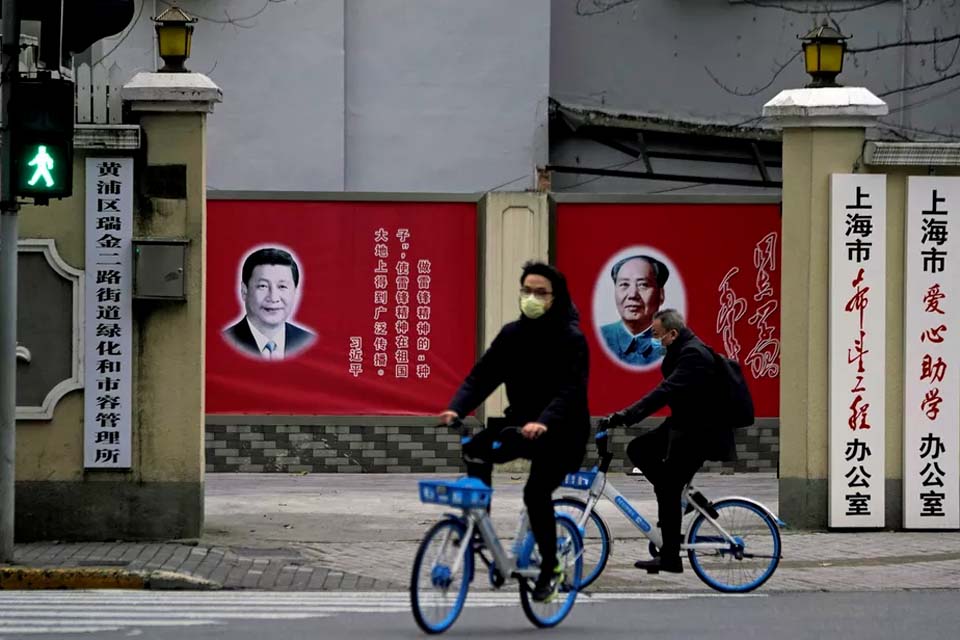 China tem 909 mortes por coronavírus; fim do feriado leva funcionários de volta ao trabalho