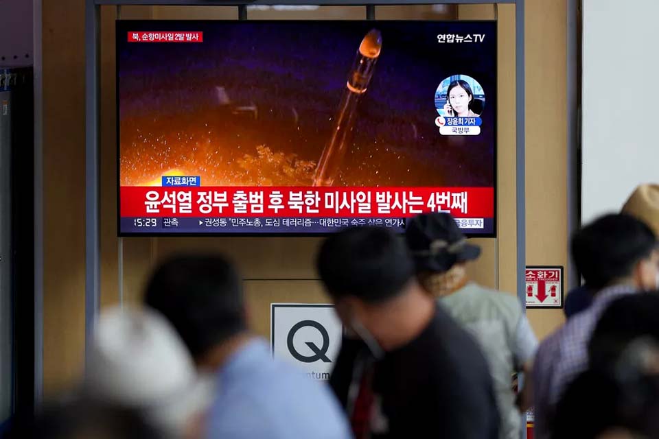 Satélite de espionagem militar da Coreia do Norte cai no mar após lançamento