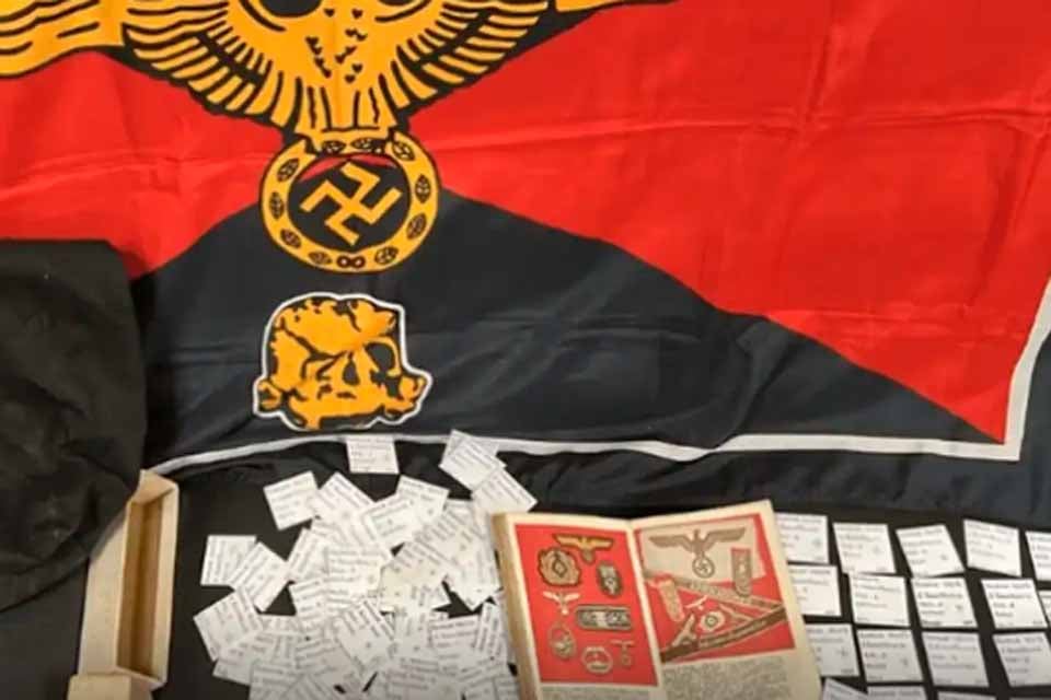 Homem de 70 anos é preso no Rio por comercializar símbolos nazistas