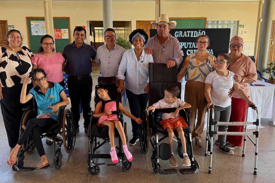 Deputada Sílvia Cristina faz a entrega de R$ 100 mil para a Apae de Alta Floresta do Oeste