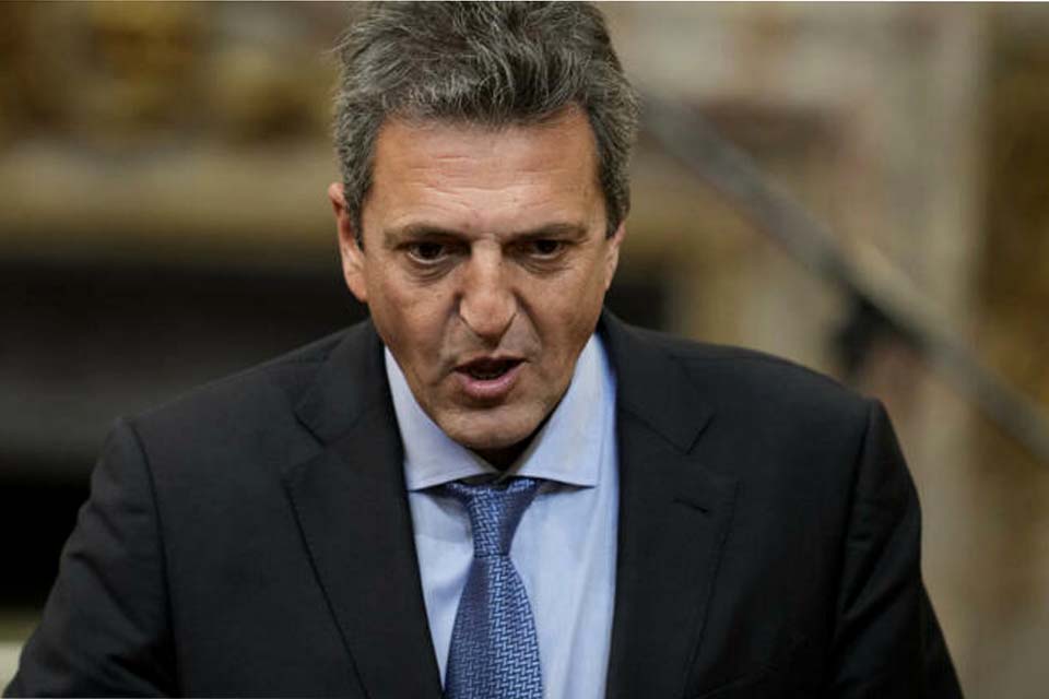 Novo ministro da Economia da Argentina anuncia pacote de medidas para tentar salvar o governo